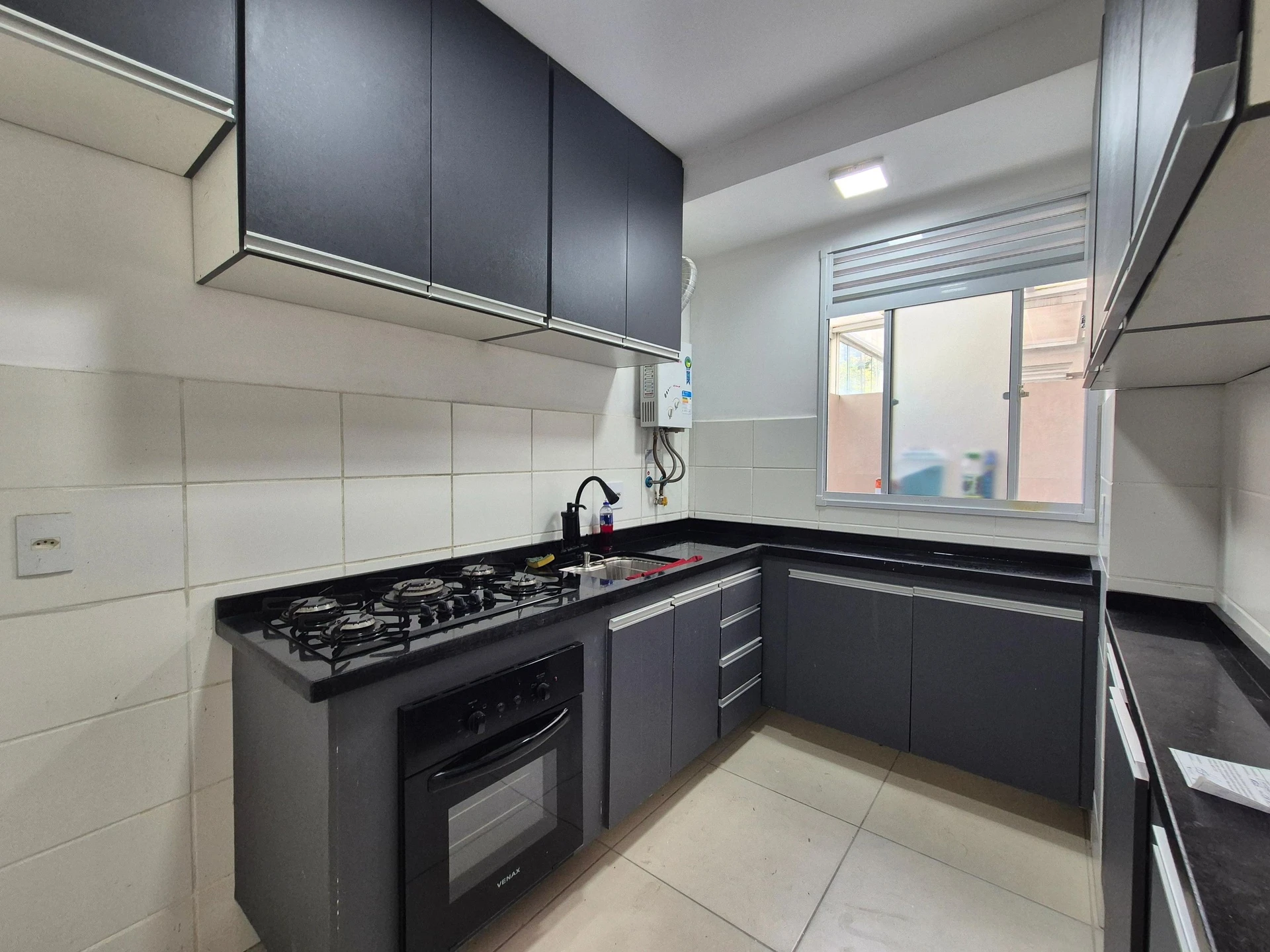2-bedroom apartment in a building with a gym — photo 2