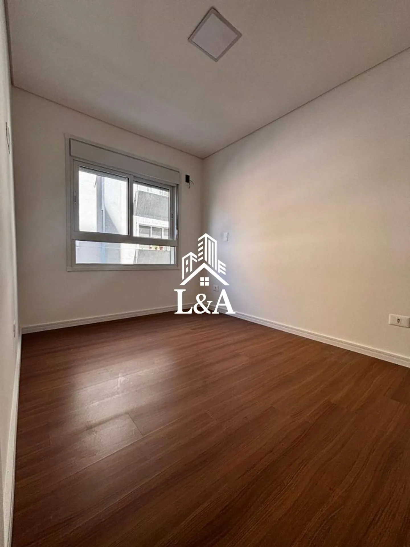 2-bedroom apartment in a building with a coworking space — photo 4