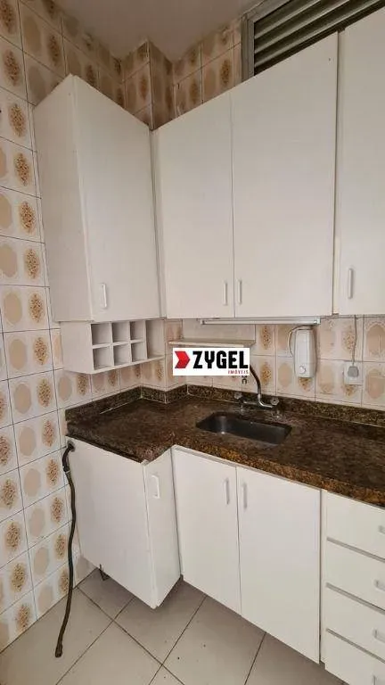 Apartamento de 1 quarto com piso de madeira ou laminado — photo 12