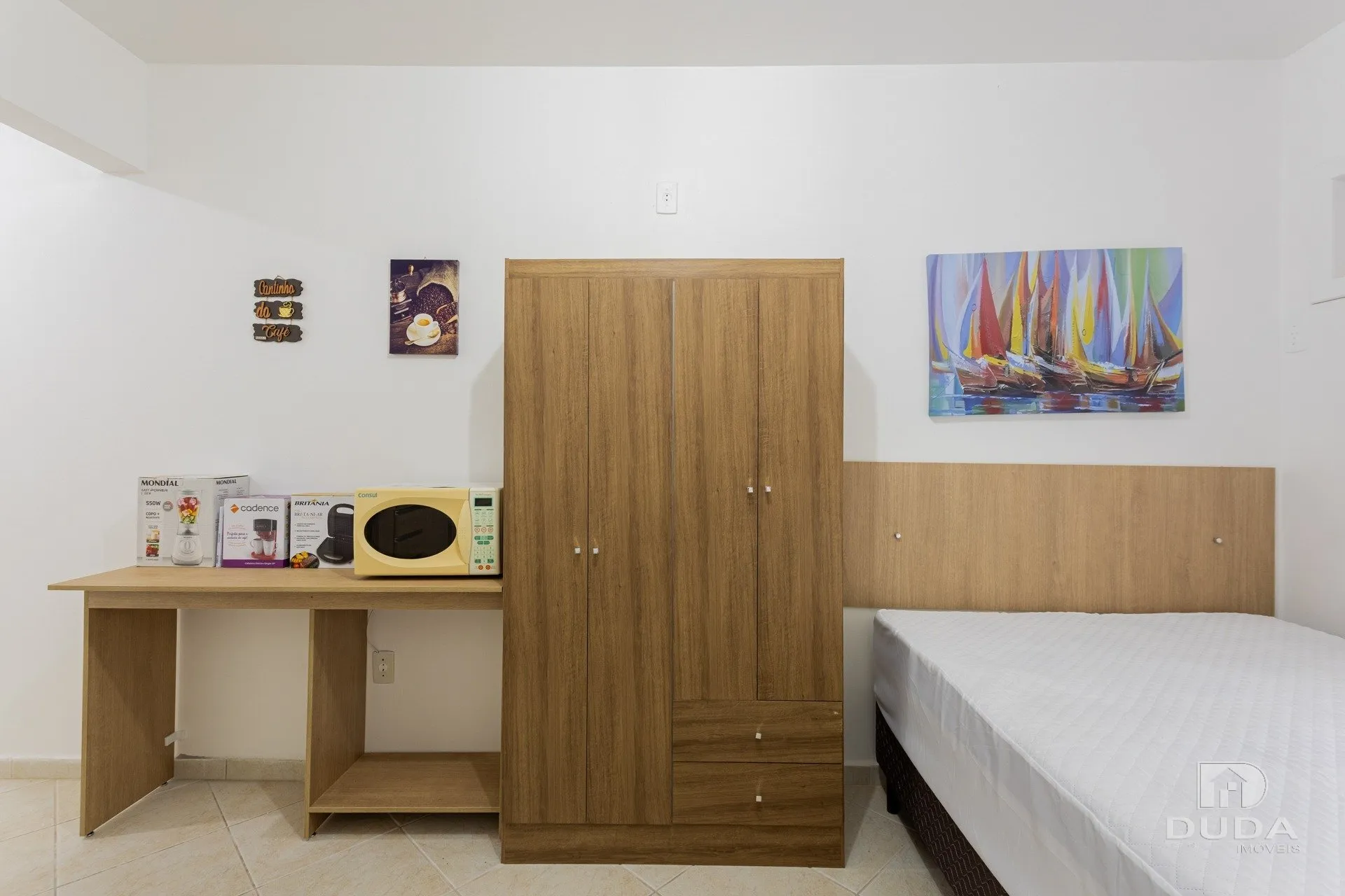 25 m² studio with compact kitchenette and 1 bathroom — photo 10