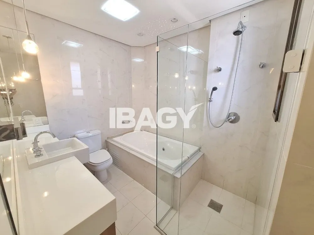 Furnished apartment with 2 en-suite bedrooms and 2 parking — photo 11