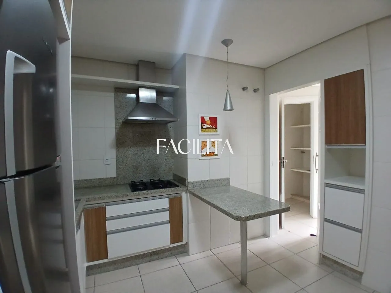 Apartamento de 3 dormitorios con baño en suite y balcón — photo 13