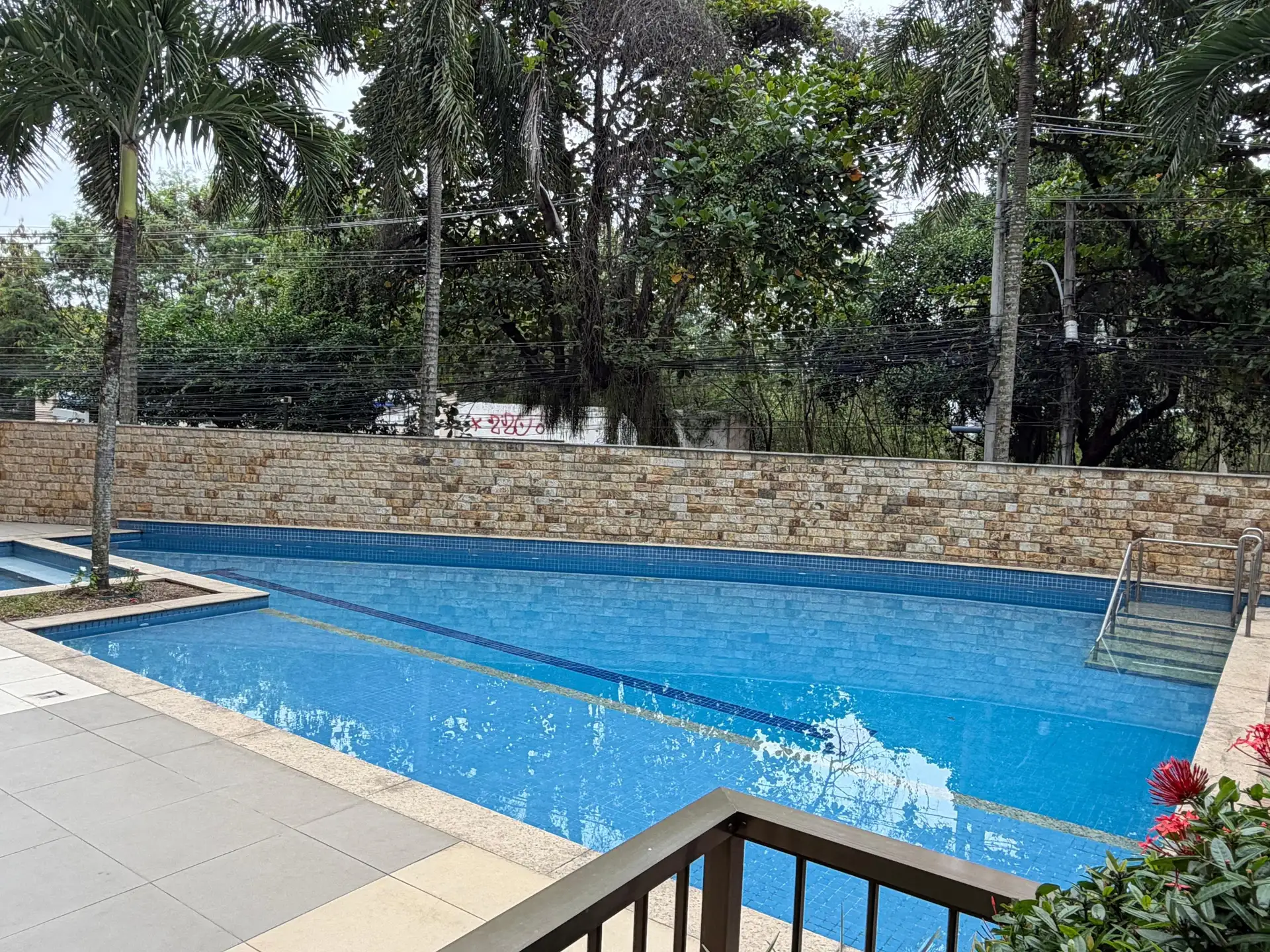 Furnished apartment, 112 m², with a glass-enclosed balcony — photo 37