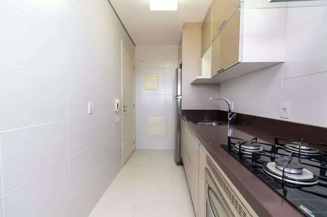 Apartamento de 2 dormitorios con balcón cerrado en vidrio — photo 17