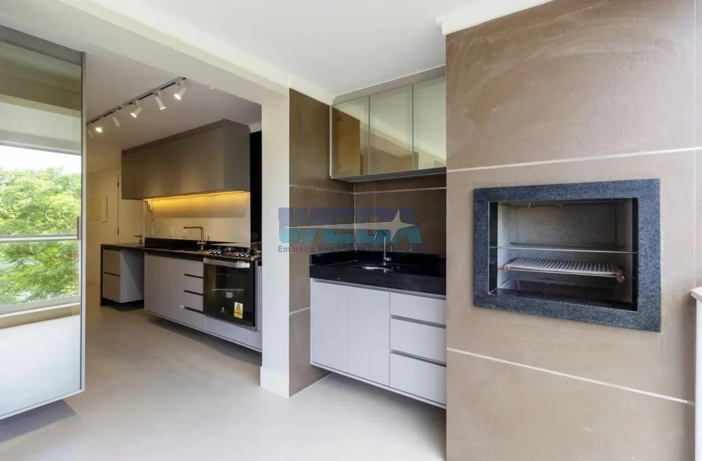 Apartamento com 4 quartos e varanda de vidro fechada — photo 10