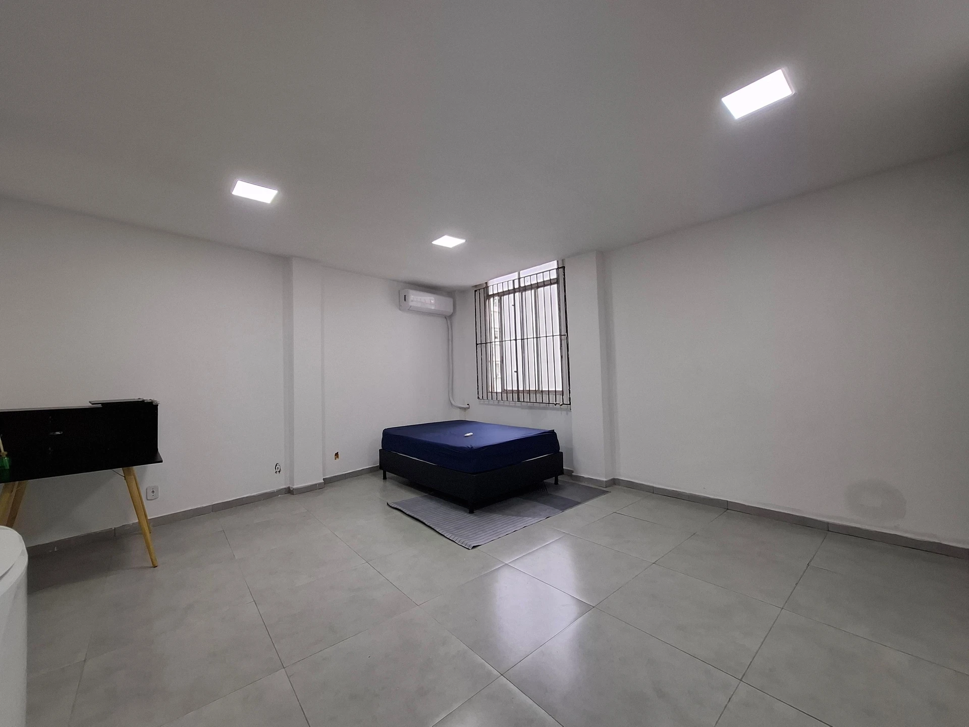 1-bedroom apartment with compact kitchenette, no parking — photo 5