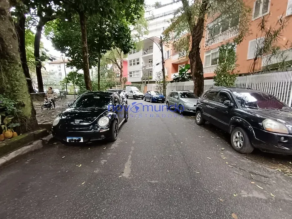 Apartamento de 3 quartos com piso de madeira ou laminado — photo 20