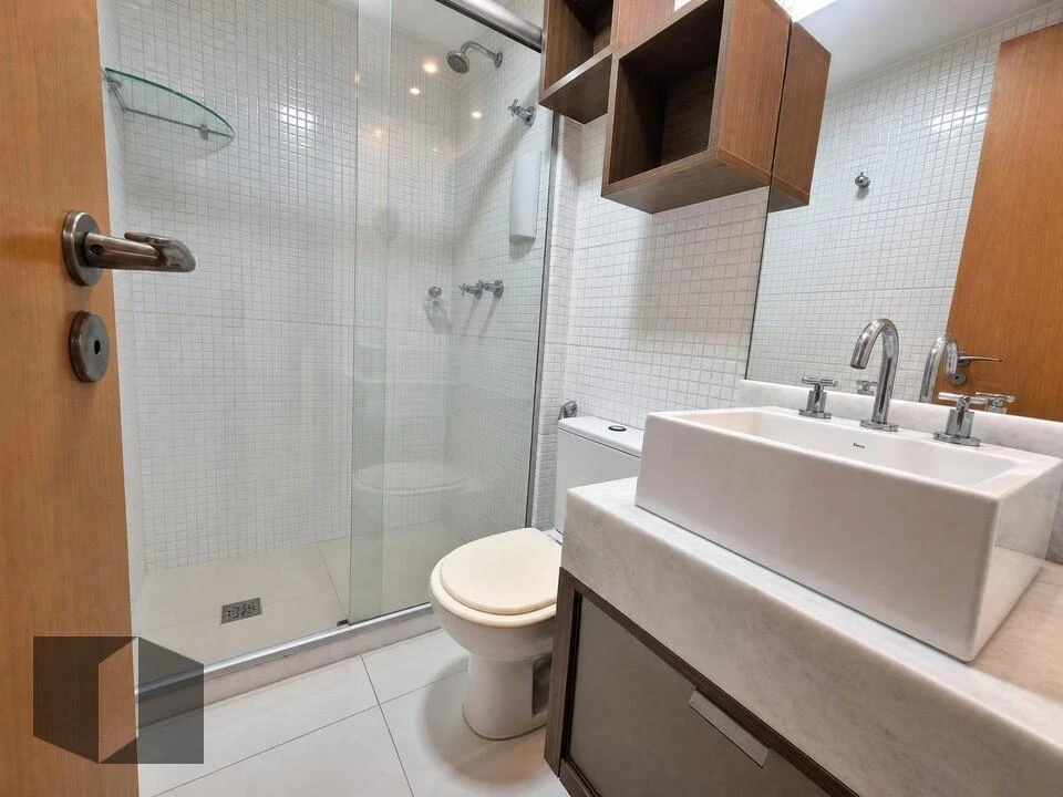 Walk-in closet in a 3-bedroom apartment, 122 m² — photo 2