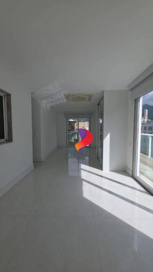 Rental apartment with 3 bedrooms and 5 bathrooms — photo 32