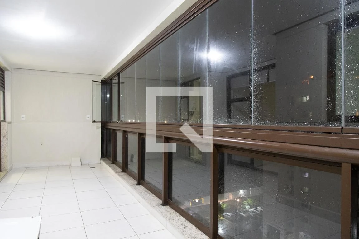 Glass-enclosed balcony in a 2-bedroom apartment, 74 m² — photo 9