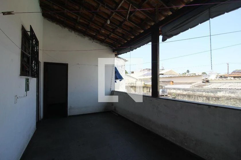 265 m² house with a home office and a bathtub — photo 32