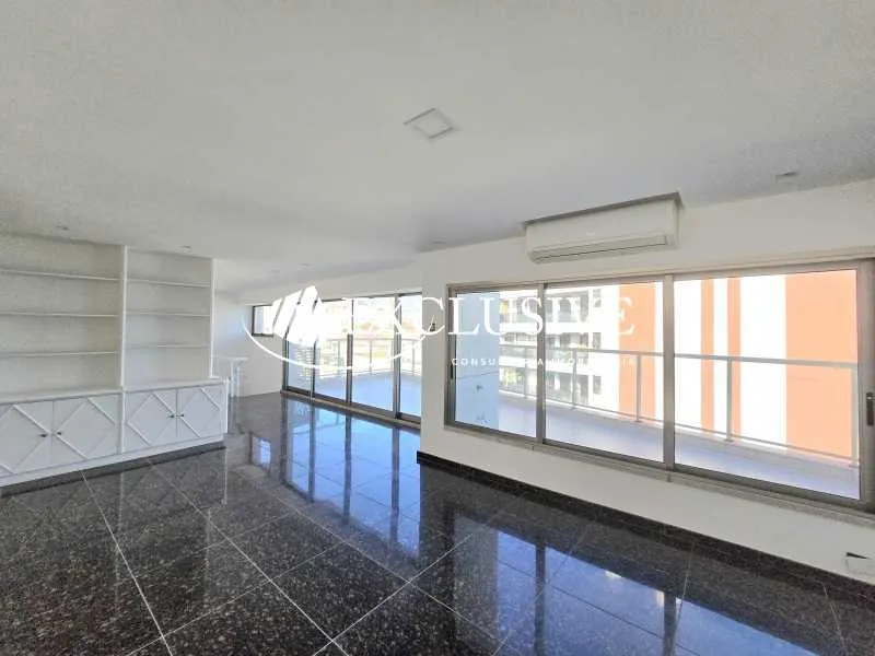 4-bedroom apartment with balcony and 5 bathrooms — photo 20