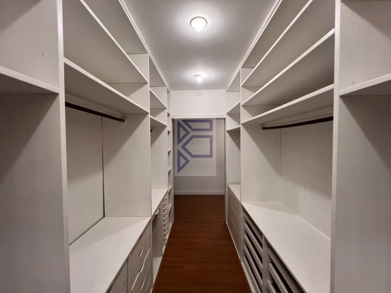 Casa com 5 quartos e 5 banheiros, vaga para 5 carros — photo 3