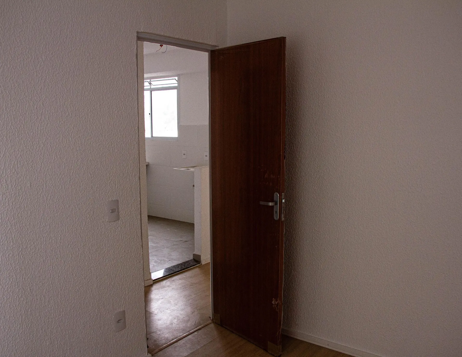 2-bedroom apartment with 1 bathroom and wood floors — photo 14