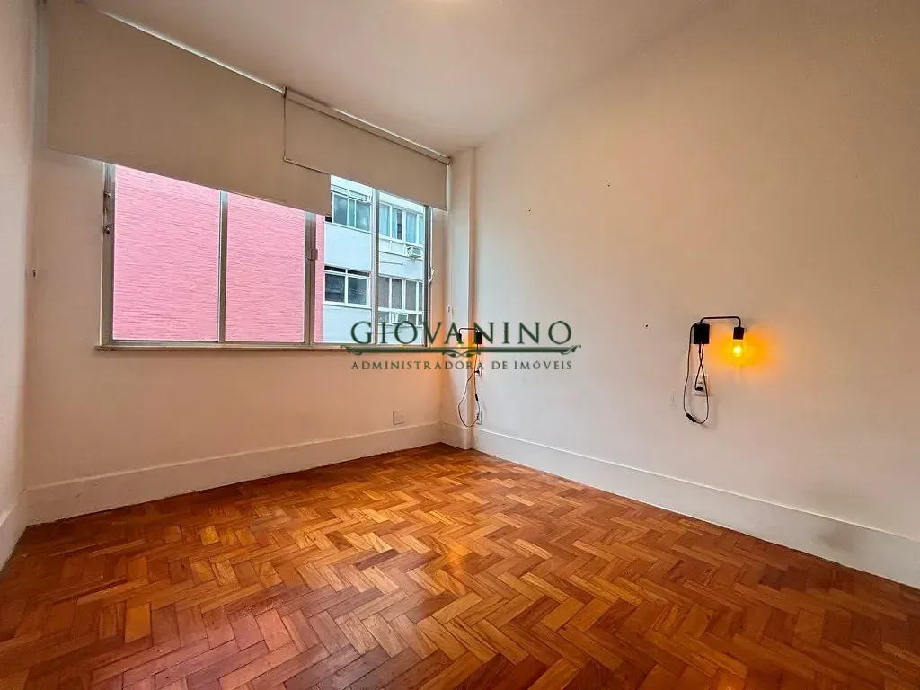 Wood or laminate floors in a 2-bedroom apartment, 91 m² — photo 10