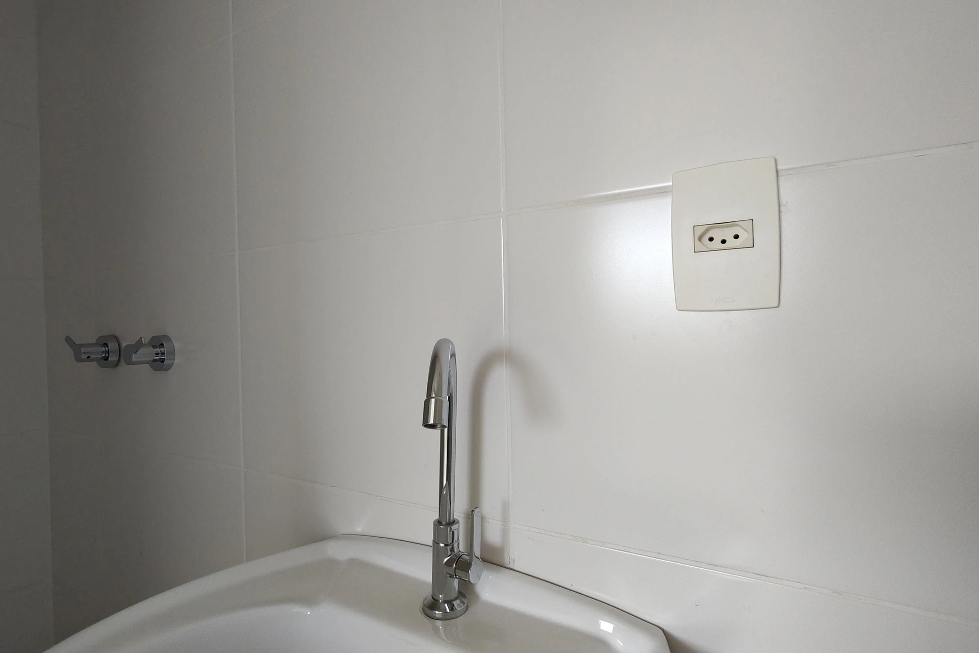 Apartamento sem mobília com 2 quartos e varanda — photo 26
