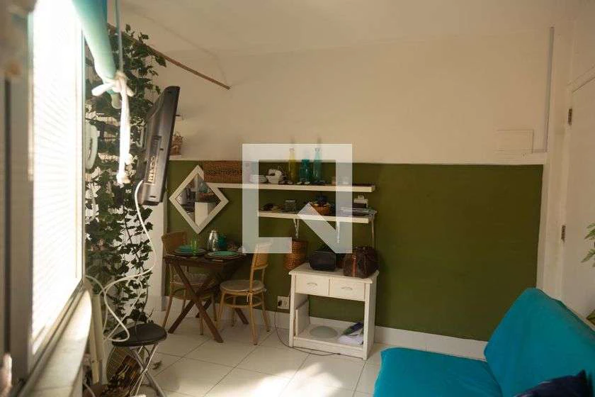 Estúdio mobiliado de 30 m² com máquina de lavar