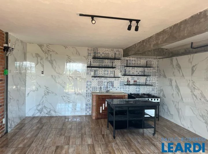 Будинок із відкритою кухнею та 200 м² — photo 2