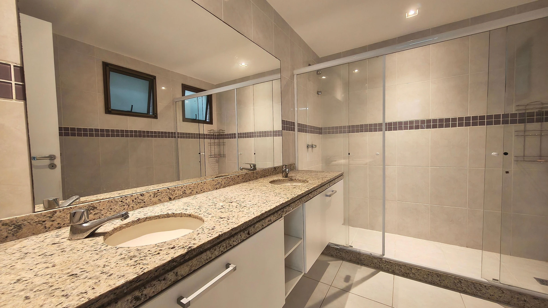5-bedroom apartment with a washing machine in Rio de Janeiro — photo 17