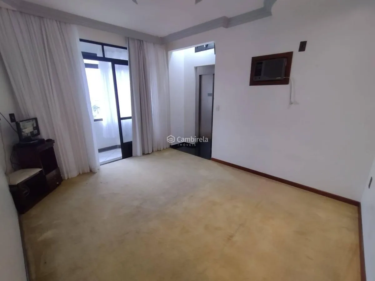 House with 4 bedrooms and 311 m² with 2 en-suites — photo 34