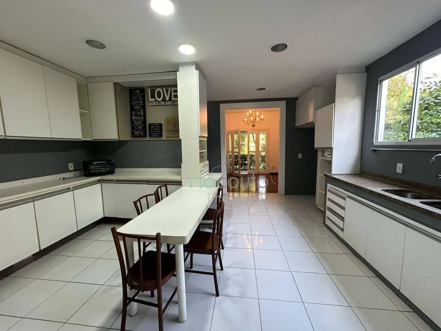 Casa com 5 quartos, 990 m² e 2 vagas, perto das janelas — photo 24