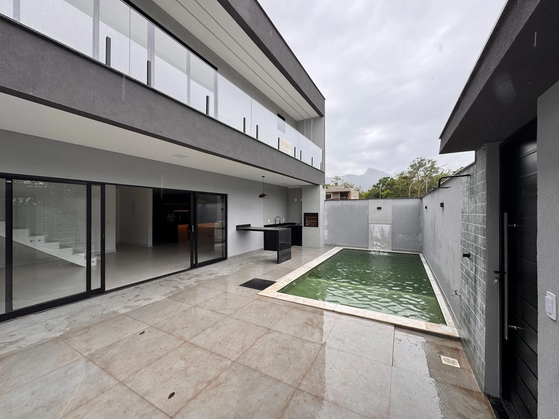 Condo house with 4 en-suite bedrooms and private yard — photo 71