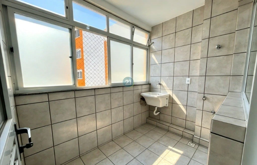 3-bedroom apartment in a building with a pool — photo 23