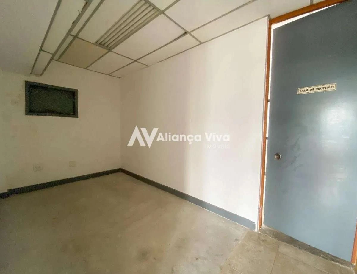 Casa, 824 m², com janelas do piso ao teto — photo 27