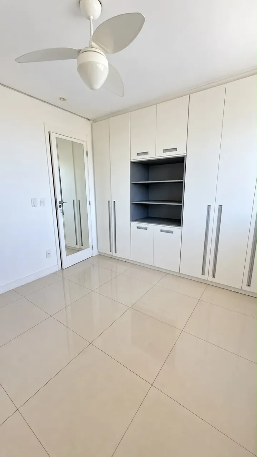 3-bedroom apartment with a mountain view in Rio de Janeiro — photo 4