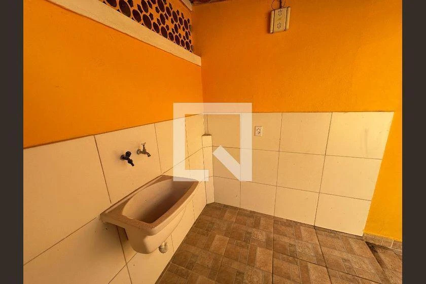Balcony with a grill in a one-bedroom house, 62 m² — photo 3