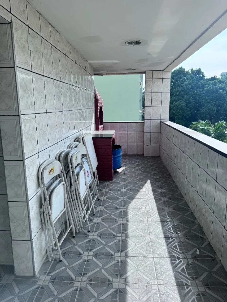 2-bedroom apartment in a building with a gym — photo 5