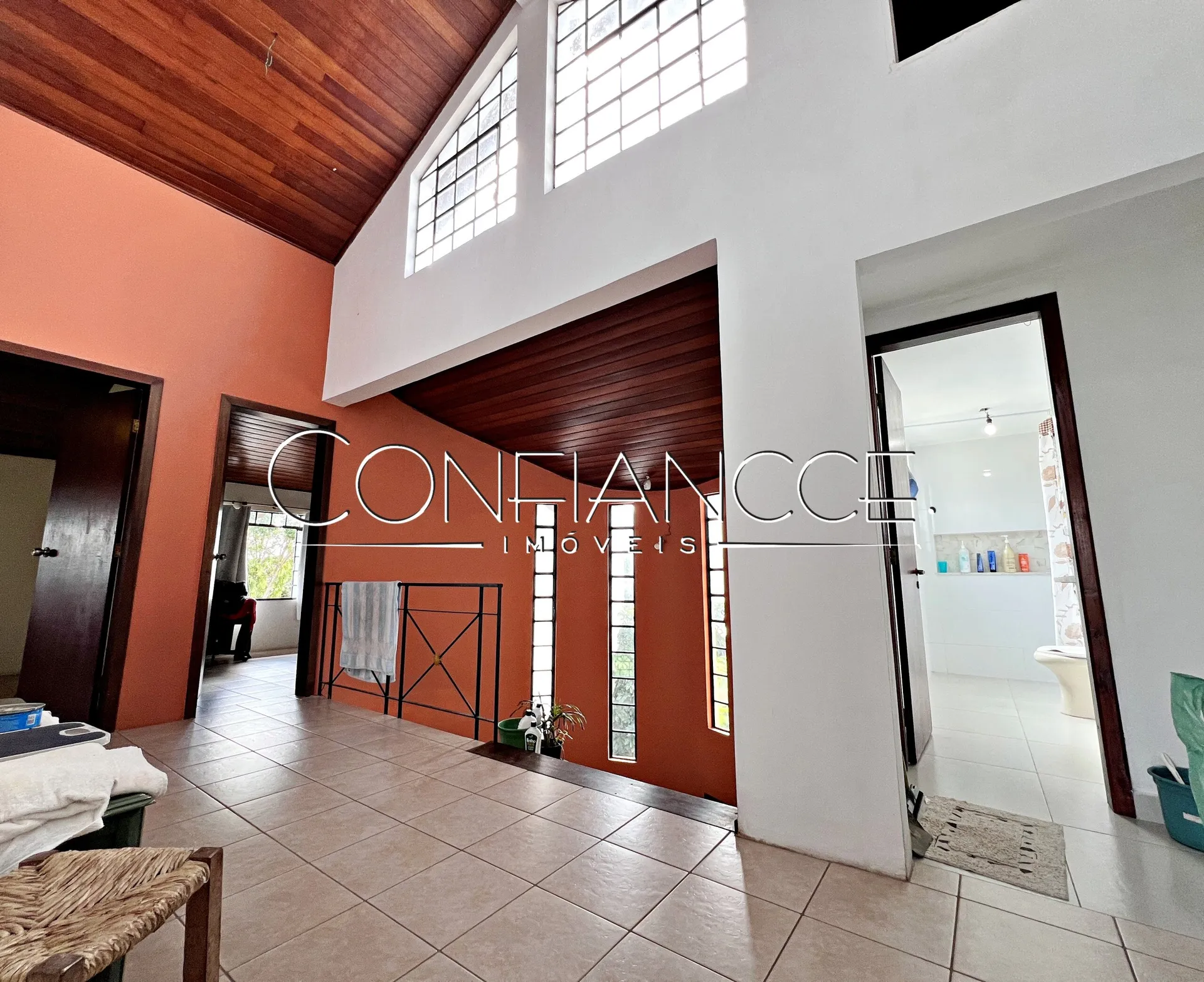 5-bedroom house with 1 suite, 4 parking spaces, 460 m² — photo 18