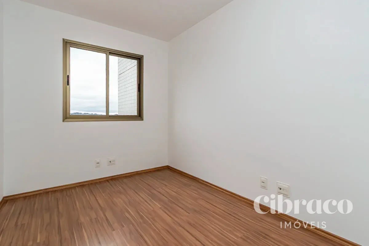 Glass-enclosed balcony in a 2-bedroom apartment, 69 m² — photo 15