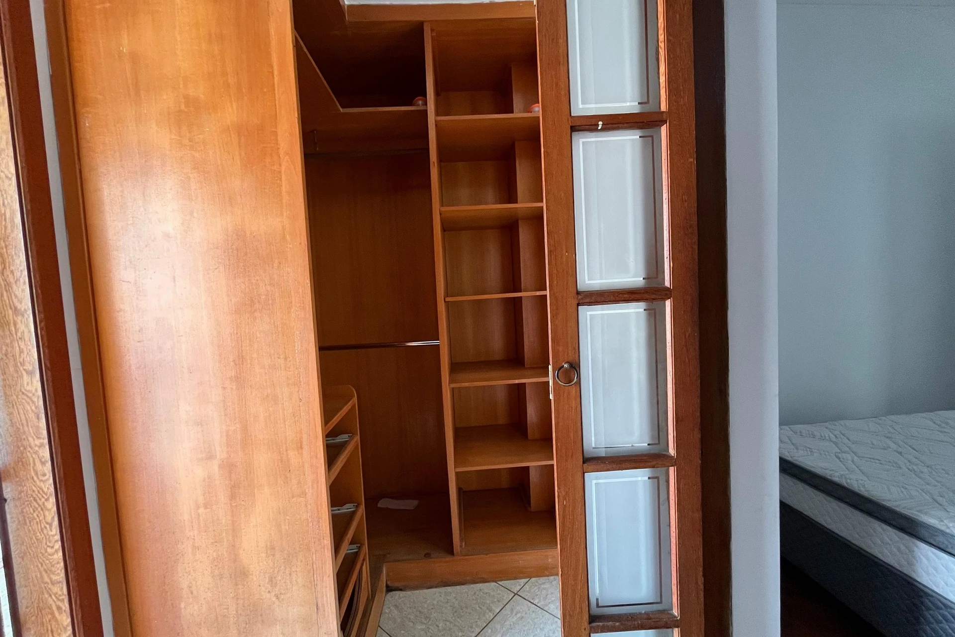 3-bedroom apartment with a walk-in closet — photo 27