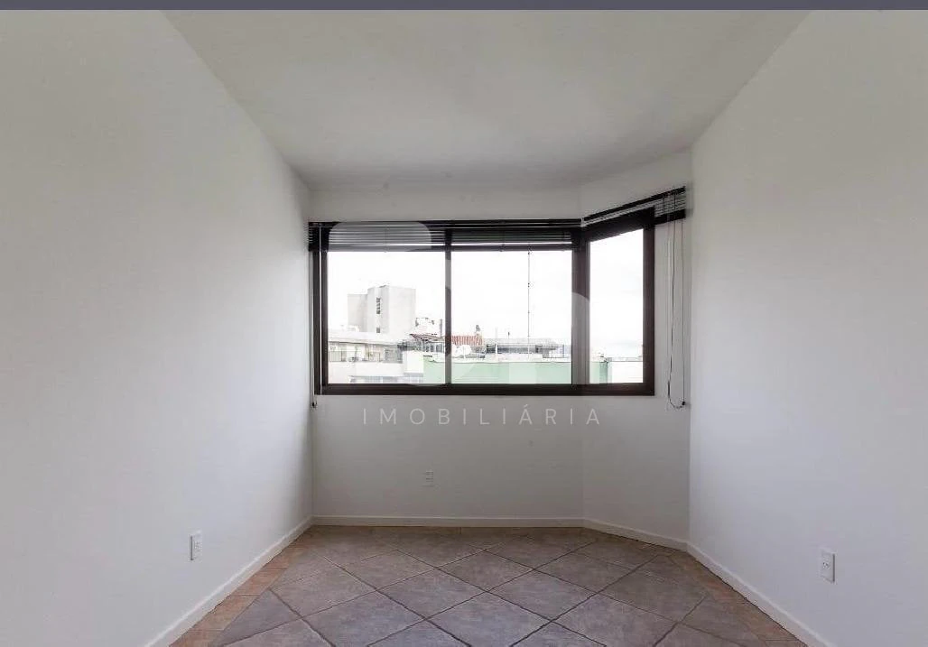 3-bedroom apartment, 1 with its own bathroom, 150 m² — photo 3