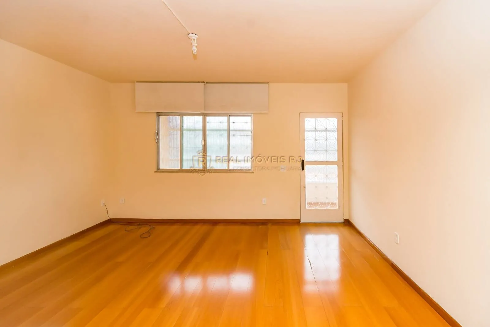 Unfurnished house with 3 bedrooms and 5 bathrooms — photo 27