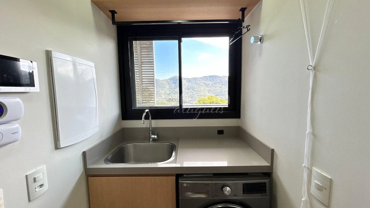 Furnished house, 158 m², with floor-to-ceiling windows — photo 13