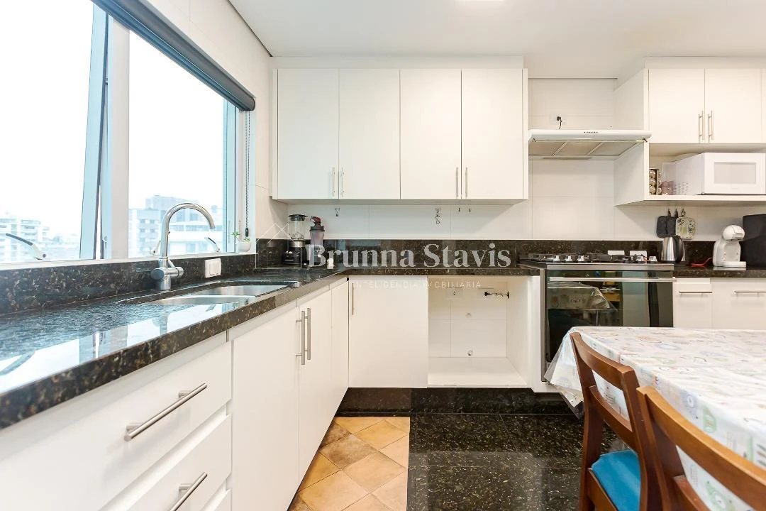 Furnished apartment of 379 m² with 3 en-suite suites — photo 7