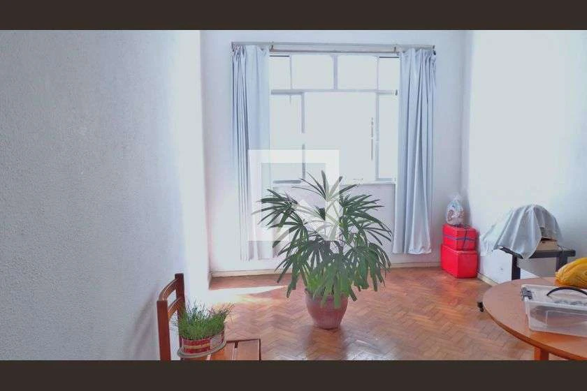 Apartamento mobiliado de 2 quartos com cozinha fechada