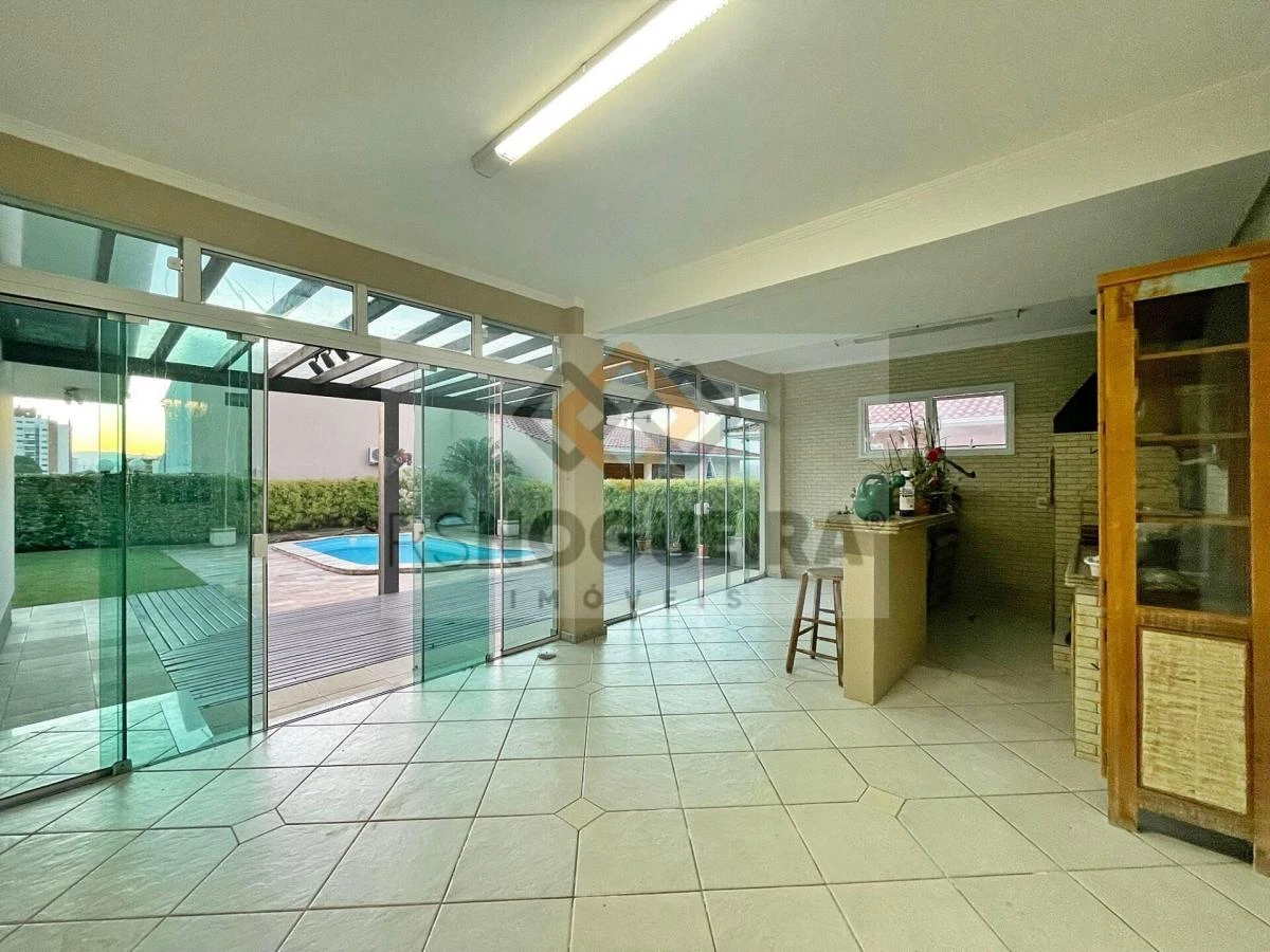Furnished house, 317 m², with a bathtub — photo 30