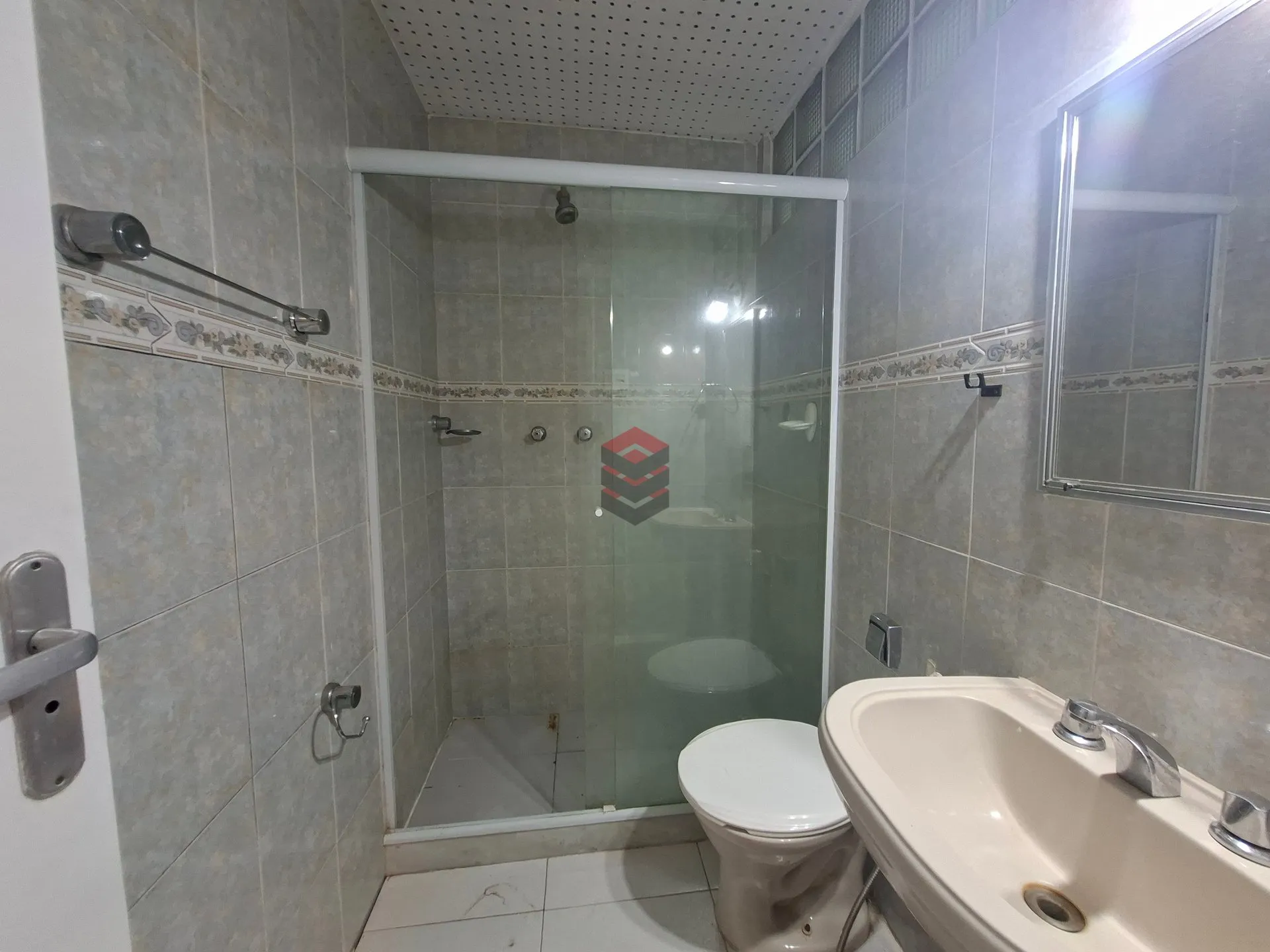 Apartment, 159 m², with wood or laminate floors — photo 14