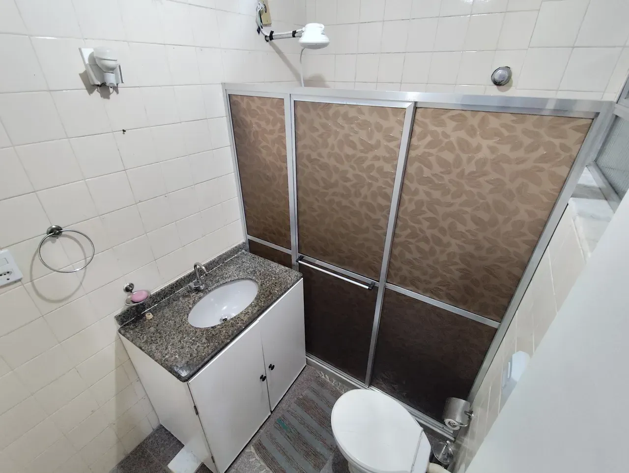 Unfurnished apartment with 2 bedrooms and a washing machine — photo 10