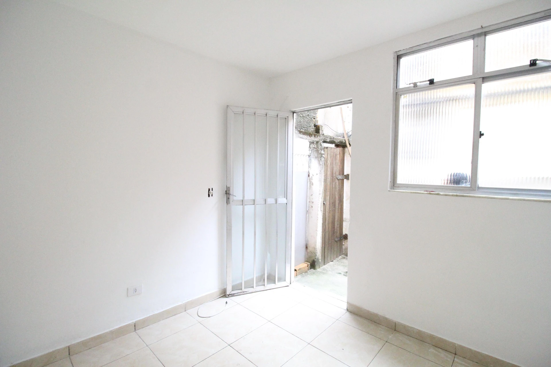 House with 1 bedroom and 1 bathroom with electric shower — photo 14