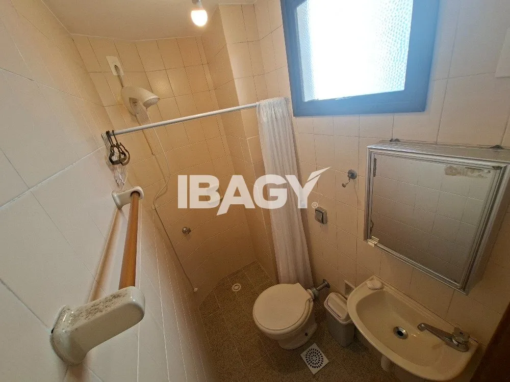 302 m² apartment with a water view and a bathtub — photo 41
