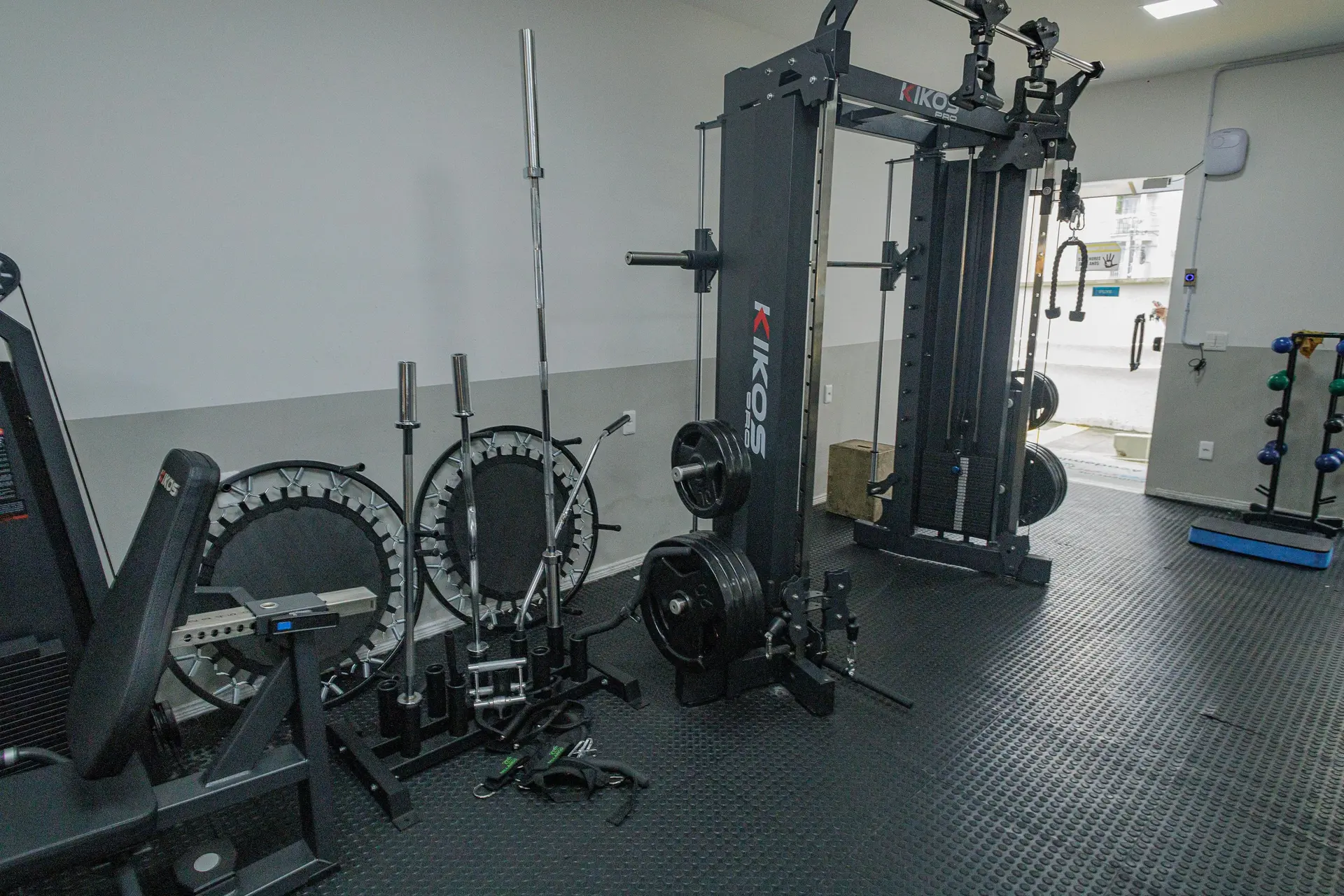 2-bedroom apartment in a building with a gym — photo 13