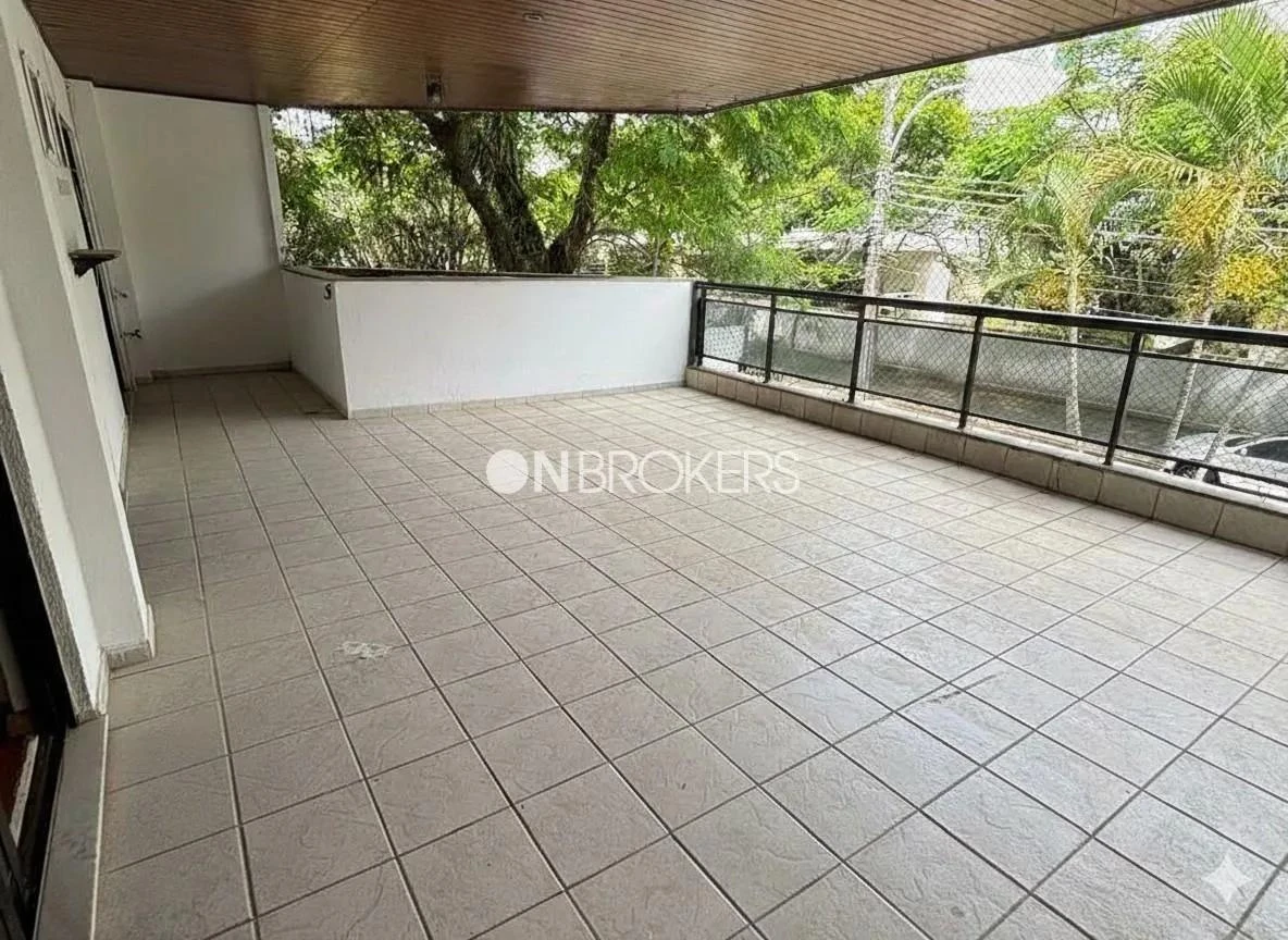 Apartment, 98 m², with wood or laminate floors — photo 5