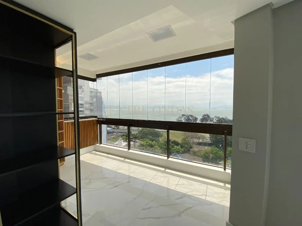 Вид на воду та 4 спальні: квартира 304 м² — photo 22