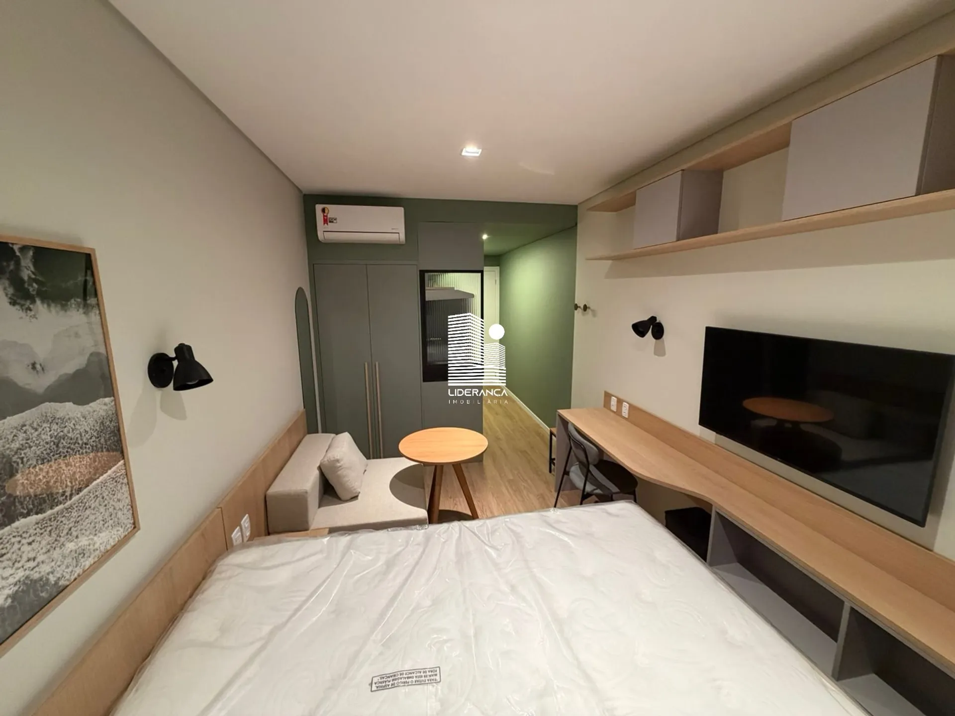 Furnished studio with 24 m², 1 bedroom and 1 bathroom — photo 3