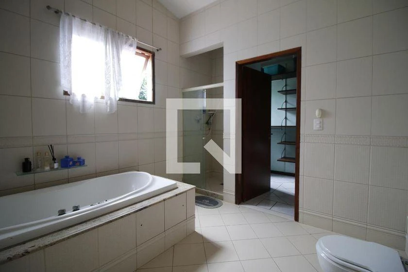 Casa de 700 m² con bañera y vestidor — photo 38