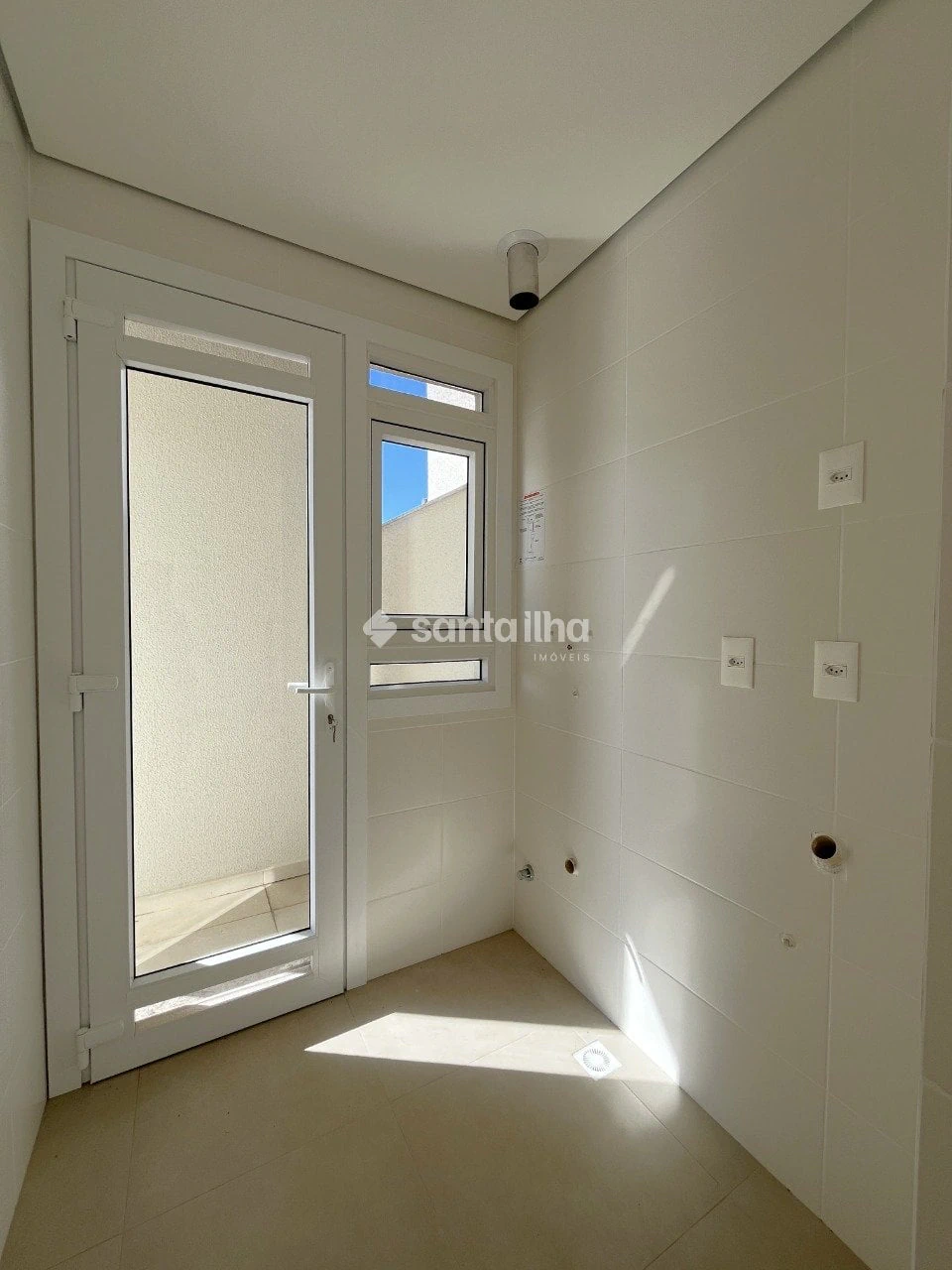 Вид на воду та 3 спальні: квартира 192 м² — photo 16